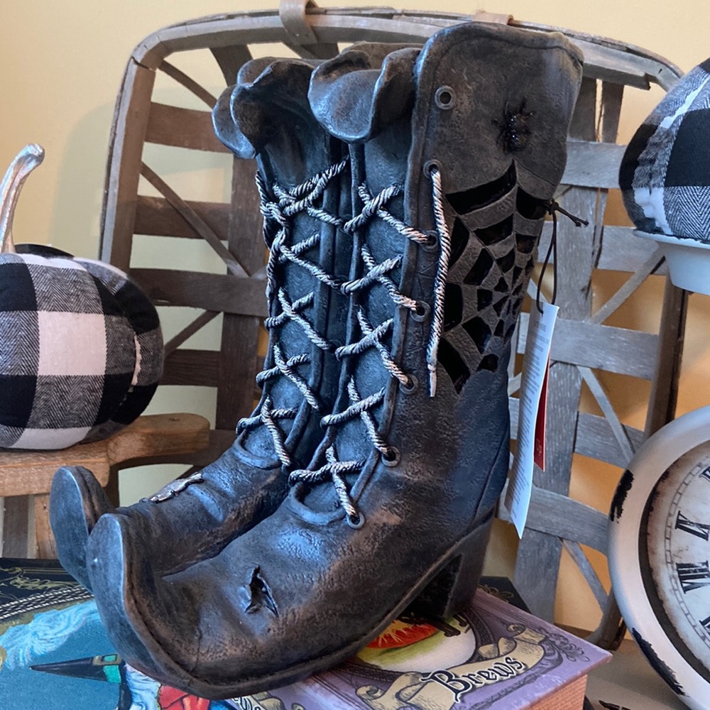 NEW! LIGHTED Halloween Vintage Inspired Ceramic Gothic Salem Witch Boots - Picture 15 of 15